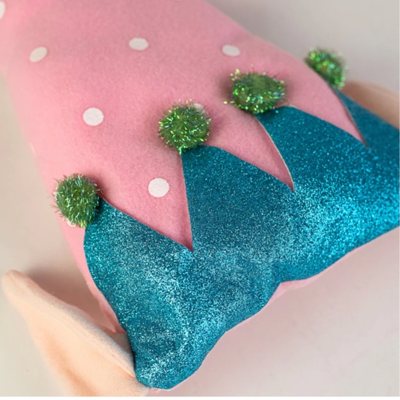 Whimsical Plush Elf Wreath Kit – 3-Piece Pre-Wired Set - Picture 4 of 9